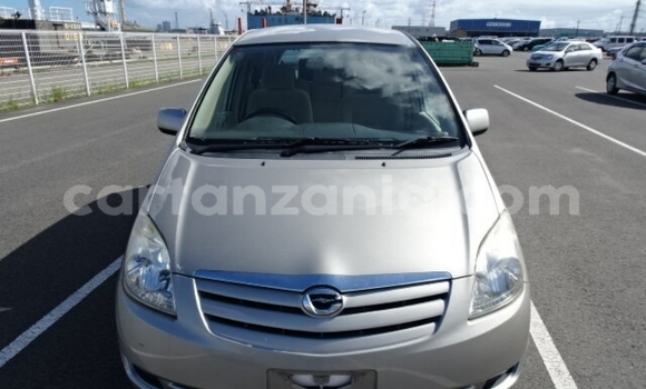 Nunua Imported Toyota Corolla Spacio Beige Gari ndani ya Dar es Salaam nchini Dar es Salaam