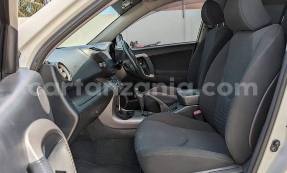 Buy Used Toyota RAV4 White Car in Dar es Salaam in Dar es Salaam Buy Used Toyota RAV4 White Car in Dar es Salaam in Dar es Salaam