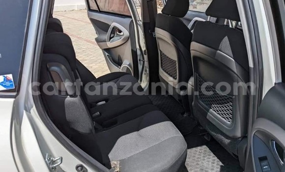 Buy Used Toyota RAV4 White Car in Dar es Salaam in Dar es Salaam Buy Used Toyota RAV4 White Car in Dar es Salaam in Dar es Salaam