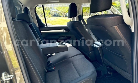 Nunua Imported Toyota Hilux Brown Gari ndani ya Dar es Salaam nchini Dar es Salaam Nunua Imported Toyota Hilux Brown Gari ndani ya Dar es Salaam nchini Dar es Salaam