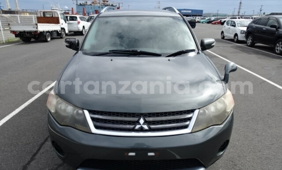Buy Import Mitsubishi Outlander Green Car in Dar es Salaam in Dar es Salaam