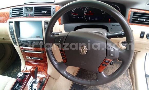 Buy Used Toyota Crown Silver Car in Dar es Salaam in Dar es Salaam Buy Used Toyota Crown Silver Car in Dar es Salaam in Dar es Salaam