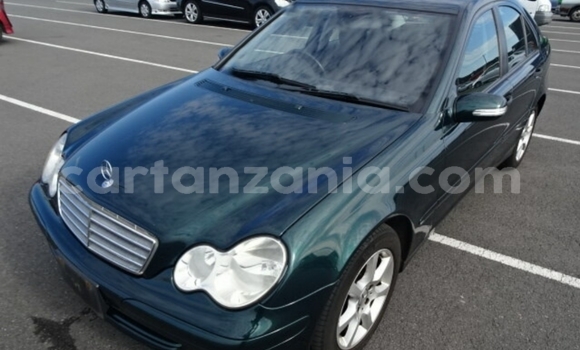 Nunua Imported Mercedes-Benz C180 coupe Kijani Gari ndani ya Dar es Salaam nchini Dar es Salaam Nunua Imported Mercedes-Benz C180 coupe Kijani Gari ndani ya Dar es Salaam nchini Dar es Salaam