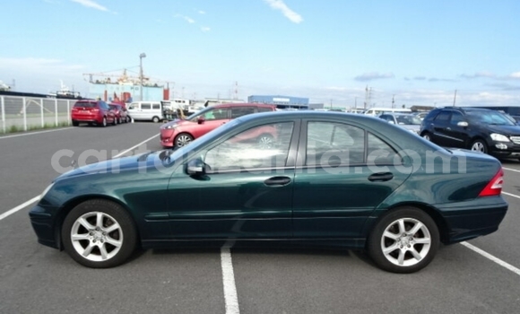 Nunua Imported Mercedes-Benz C180 coupe Kijani Gari ndani ya Dar es Salaam nchini Dar es Salaam Nunua Imported Mercedes-Benz C180 coupe Kijani Gari ndani ya Dar es Salaam nchini Dar es Salaam