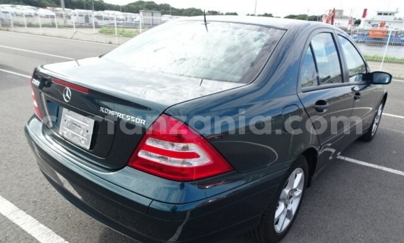 Nunua Imported Mercedes-Benz C180 coupe Kijani Gari ndani ya Dar es Salaam nchini Dar es Salaam Nunua Imported Mercedes-Benz C180 coupe Kijani Gari ndani ya Dar es Salaam nchini Dar es Salaam