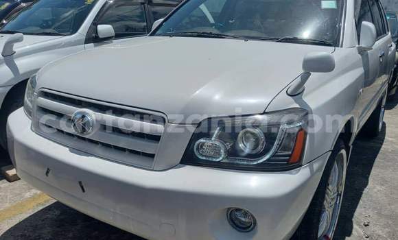Buy Used Toyota Kluger White Car in Dar es Salaam in Dar es Salaam Buy Used Toyota Kluger White Car in Dar es Salaam in Dar es Salaam