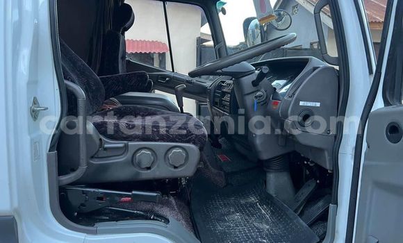 Nunua Ilio tumika Mitsubishi Fuso Fighter Nyeupe Lori ndani ya Dar es Salaam nchini Dar es Salaam Nunua Ilio tumika Mitsubishi Fuso Fighter Nyeupe Lori ndani ya Dar es Salaam nchini Dar es Salaam
