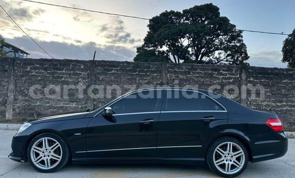Nunua Ilio tumika Mercedes-Benz E-Classe Nyeusi Gari ndani ya Dar es Salaam nchini Dar es Salaam Nunua Ilio tumika Mercedes-Benz E-Classe Nyeusi Gari ndani ya Dar es Salaam nchini Dar es Salaam