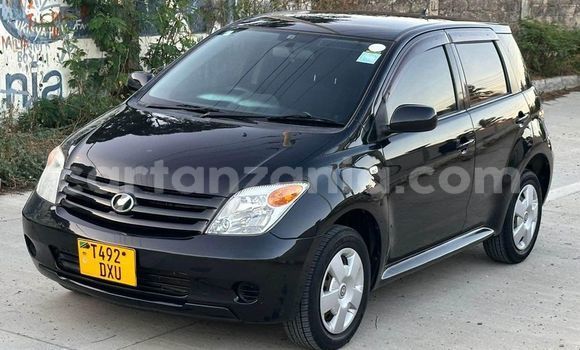 Nunua Ilio tumika Toyota IST Nyeusi Gari ndani ya Dar es Salaam nchini Dar es Salaam
