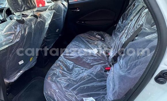 Nunua Ilio tumika Suzuki Forenza Nyeupe Gari ndani ya Dar es Salaam nchini Dar es Salaam Nunua Ilio tumika Suzuki Forenza Nyeupe Gari ndani ya Dar es Salaam nchini Dar es Salaam