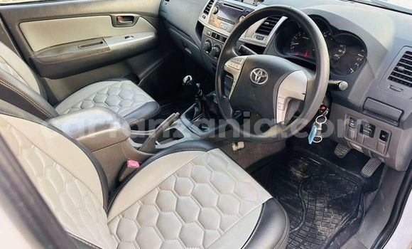 Nunua Ilio tumika Toyota Hilux Nyeupe Gari ndani ya Dar es Salaam nchini Dar es Salaam Nunua Ilio tumika Toyota Hilux Nyeupe Gari ndani ya Dar es Salaam nchini Dar es Salaam