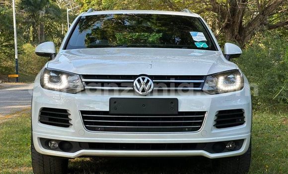 Buy Used Volkswagen Touareg White Car in Dar es Salaam in Dar es Salaam