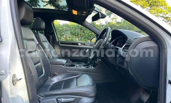 Nunua Ilio tumika Volkswagen Touareg Nyeupe Gari ndani ya Dar es Salaam nchini Dar es Salaam Nunua Ilio tumika Volkswagen Touareg Nyeupe Gari ndani ya Dar es Salaam nchini Dar es Salaam