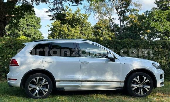 Nunua Ilio tumika Volkswagen Touareg Nyeupe Gari ndani ya Dar es Salaam nchini Dar es Salaam Nunua Ilio tumika Volkswagen Touareg Nyeupe Gari ndani ya Dar es Salaam nchini Dar es Salaam