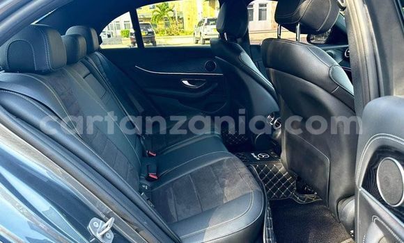 Nunua Ilio tumika Mercedes‒Benz E–Class Nyeusi Gari ndani ya Dar es Salaam nchini Dar es Salaam Nunua Ilio tumika Mercedes‒Benz E–Class Nyeusi Gari ndani ya Dar es Salaam nchini Dar es Salaam