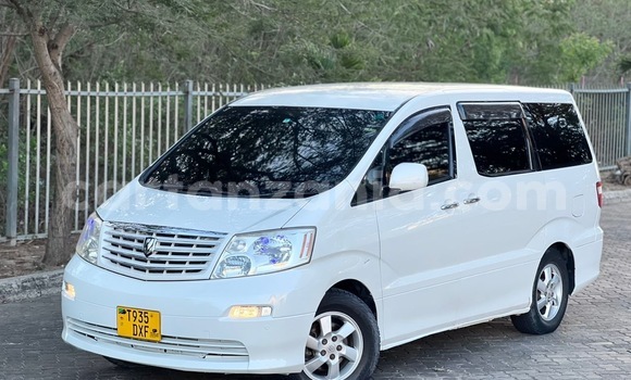 Nunua Ilio tumika Toyota Alphard Nyeupe Gari ndani ya Dar es Salaam nchini Dar es Salaam