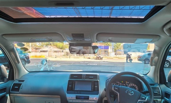 Nunua Imported Toyota Land Cruiser Prado Nyeupe Gari ndani ya Dar es Salaam nchini Dar es Salaam Nunua Imported Toyota Land Cruiser Prado Nyeupe Gari ndani ya Dar es Salaam nchini Dar es Salaam