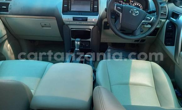 Nunua Imported Toyota Land Cruiser Prado Nyeupe Gari ndani ya Dar es Salaam nchini Dar es Salaam Nunua Imported Toyota Land Cruiser Prado Nyeupe Gari ndani ya Dar es Salaam nchini Dar es Salaam