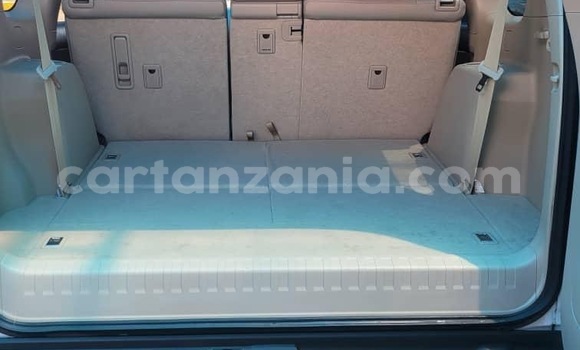 Nunua Imported Toyota Land Cruiser Prado Nyeupe Gari ndani ya Dar es Salaam nchini Dar es Salaam Nunua Imported Toyota Land Cruiser Prado Nyeupe Gari ndani ya Dar es Salaam nchini Dar es Salaam