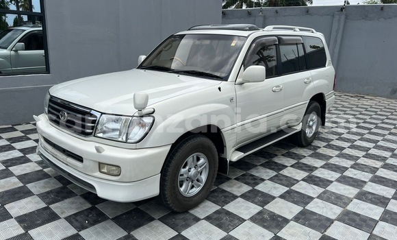 Nunua Imported Toyota Land Cruiser Nyeupe Gari ndani ya Dar es Salaam nchini Dar es Salaam Nunua Imported Toyota Land Cruiser Nyeupe Gari ndani ya Dar es Salaam nchini Dar es Salaam