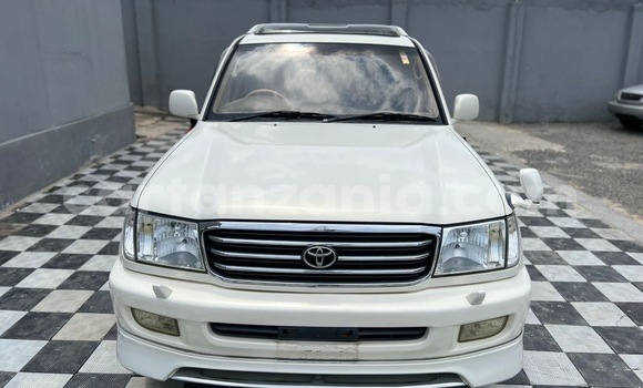 Nunua Imported Toyota Land Cruiser Nyeupe Gari ndani ya Dar es Salaam nchini Dar es Salaam Nunua Imported Toyota Land Cruiser Nyeupe Gari ndani ya Dar es Salaam nchini Dar es Salaam