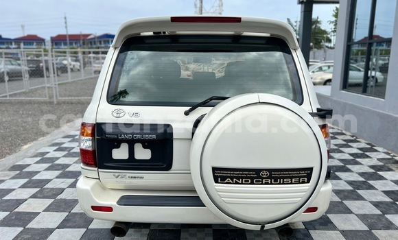 Nunua Imported Toyota Land Cruiser Nyeupe Gari ndani ya Dar es Salaam nchini Dar es Salaam Nunua Imported Toyota Land Cruiser Nyeupe Gari ndani ya Dar es Salaam nchini Dar es Salaam