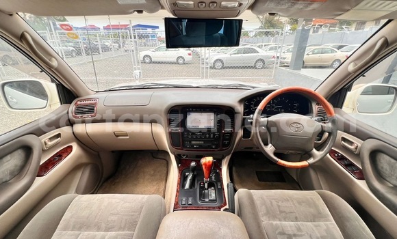 Nunua Imported Toyota Land Cruiser Nyeupe Gari ndani ya Dar es Salaam nchini Dar es Salaam Nunua Imported Toyota Land Cruiser Nyeupe Gari ndani ya Dar es Salaam nchini Dar es Salaam