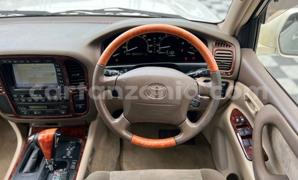 Nunua Imported Toyota Land Cruiser Nyeupe Gari ndani ya Dar es Salaam nchini Dar es Salaam Nunua Imported Toyota Land Cruiser Nyeupe Gari ndani ya Dar es Salaam nchini Dar es Salaam