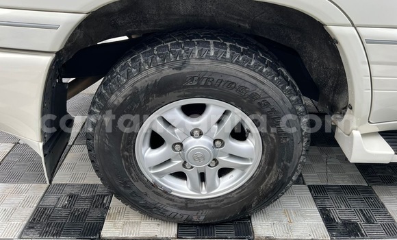 Nunua Imported Toyota Land Cruiser Nyeupe Gari ndani ya Dar es Salaam nchini Dar es Salaam Nunua Imported Toyota Land Cruiser Nyeupe Gari ndani ya Dar es Salaam nchini Dar es Salaam