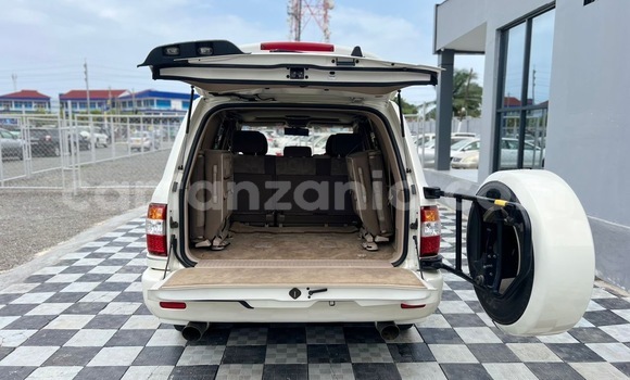 Nunua Imported Toyota Land Cruiser Nyeupe Gari ndani ya Dar es Salaam nchini Dar es Salaam Nunua Imported Toyota Land Cruiser Nyeupe Gari ndani ya Dar es Salaam nchini Dar es Salaam