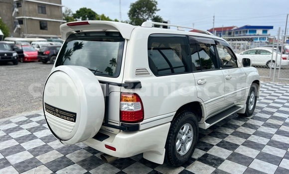 Nunua Imported Toyota Land Cruiser Nyeupe Gari ndani ya Dar es Salaam nchini Dar es Salaam Nunua Imported Toyota Land Cruiser Nyeupe Gari ndani ya Dar es Salaam nchini Dar es Salaam