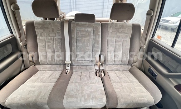 Nunua Imported Toyota Land Cruiser Nyeupe Gari ndani ya Dar es Salaam nchini Dar es Salaam Nunua Imported Toyota Land Cruiser Nyeupe Gari ndani ya Dar es Salaam nchini Dar es Salaam