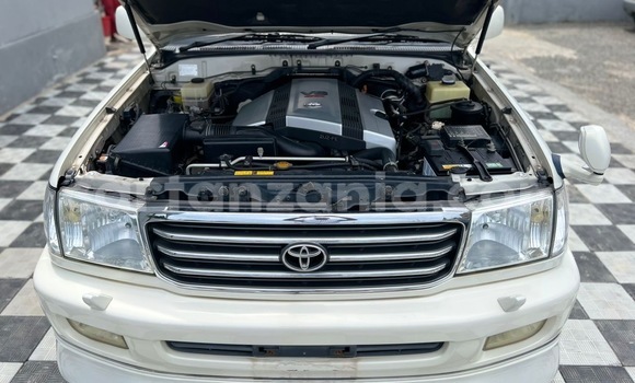 Nunua Imported Toyota Land Cruiser Nyeupe Gari ndani ya Dar es Salaam nchini Dar es Salaam Nunua Imported Toyota Land Cruiser Nyeupe Gari ndani ya Dar es Salaam nchini Dar es Salaam