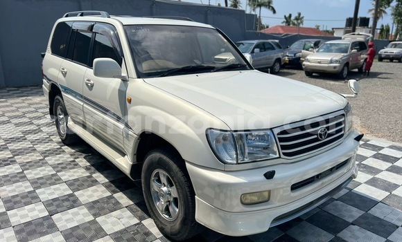 Nunua Imported Toyota Land Cruiser Nyeupe Gari ndani ya Dar es Salaam nchini Dar es Salaam Nunua Imported Toyota Land Cruiser Nyeupe Gari ndani ya Dar es Salaam nchini Dar es Salaam