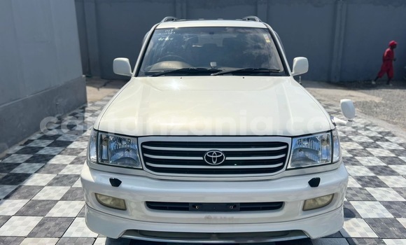 Nunua Imported Toyota Land Cruiser Nyeupe Gari ndani ya Dar es Salaam nchini Dar es Salaam Nunua Imported Toyota Land Cruiser Nyeupe Gari ndani ya Dar es Salaam nchini Dar es Salaam