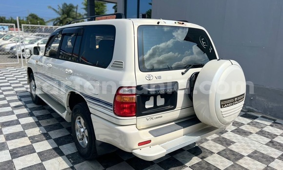 Nunua Imported Toyota Land Cruiser Nyeupe Gari ndani ya Dar es Salaam nchini Dar es Salaam Nunua Imported Toyota Land Cruiser Nyeupe Gari ndani ya Dar es Salaam nchini Dar es Salaam