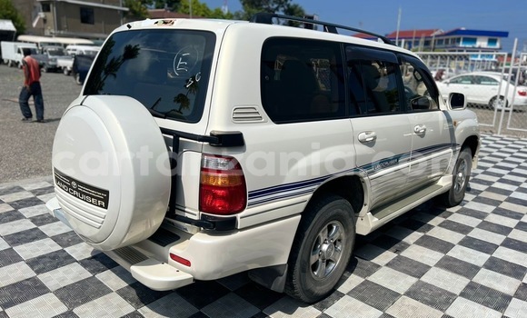 Nunua Imported Toyota Land Cruiser Nyeupe Gari ndani ya Dar es Salaam nchini Dar es Salaam Nunua Imported Toyota Land Cruiser Nyeupe Gari ndani ya Dar es Salaam nchini Dar es Salaam