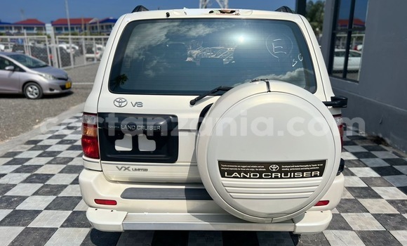 Nunua Imported Toyota Land Cruiser Nyeupe Gari ndani ya Dar es Salaam nchini Dar es Salaam Nunua Imported Toyota Land Cruiser Nyeupe Gari ndani ya Dar es Salaam nchini Dar es Salaam