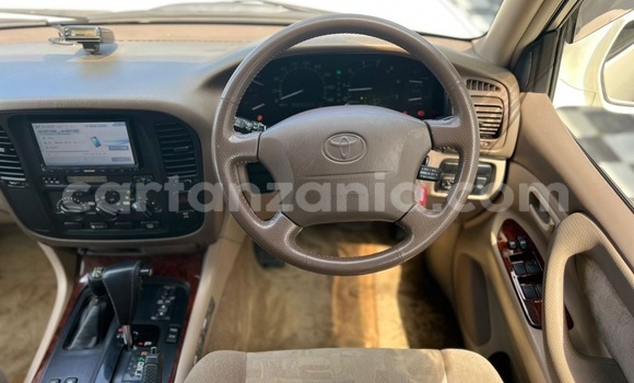 Nunua Imported Toyota Land Cruiser Nyeupe Gari ndani ya Dar es Salaam nchini Dar es Salaam Nunua Imported Toyota Land Cruiser Nyeupe Gari ndani ya Dar es Salaam nchini Dar es Salaam