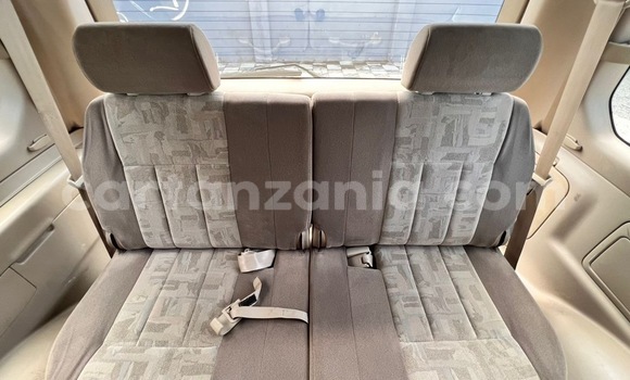 Nunua Imported Toyota Land Cruiser Nyeupe Gari ndani ya Dar es Salaam nchini Dar es Salaam Nunua Imported Toyota Land Cruiser Nyeupe Gari ndani ya Dar es Salaam nchini Dar es Salaam