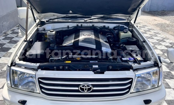 Nunua Imported Toyota Land Cruiser Nyeupe Gari ndani ya Dar es Salaam nchini Dar es Salaam Nunua Imported Toyota Land Cruiser Nyeupe Gari ndani ya Dar es Salaam nchini Dar es Salaam