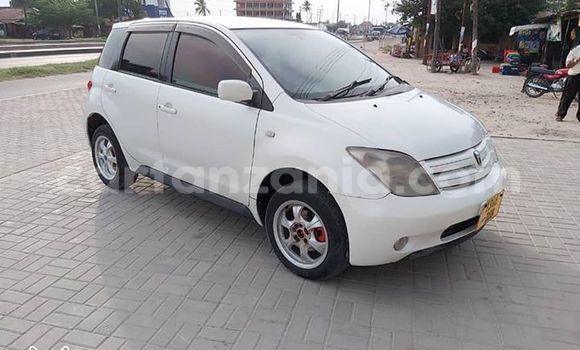 Buy Used Toyota IST White Car in Dar es Salaam in Dar es Salaam Buy Used Toyota IST White Car in Dar es Salaam in Dar es Salaam