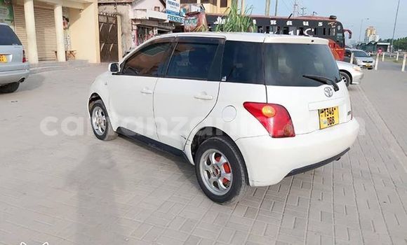 Buy Used Toyota IST White Car in Dar es Salaam in Dar es Salaam Buy Used Toyota IST White Car in Dar es Salaam in Dar es Salaam