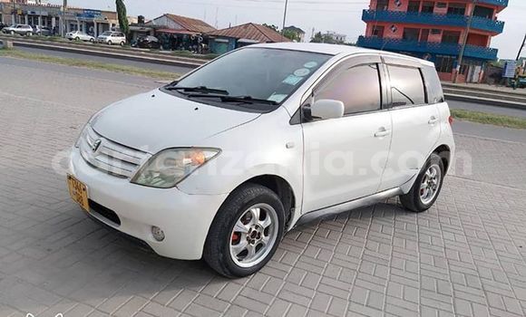 Buy Used Toyota IST White Car in Dar es Salaam in Dar es Salaam Buy Used Toyota IST White Car in Dar es Salaam in Dar es Salaam