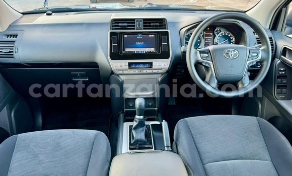 Nunua Imported Toyota Land Cruiser Prado Nyeusi Gari ndani ya Dar es Salaam nchini Dar es Salaam Nunua Imported Toyota Land Cruiser Prado Nyeusi Gari ndani ya Dar es Salaam nchini Dar es Salaam