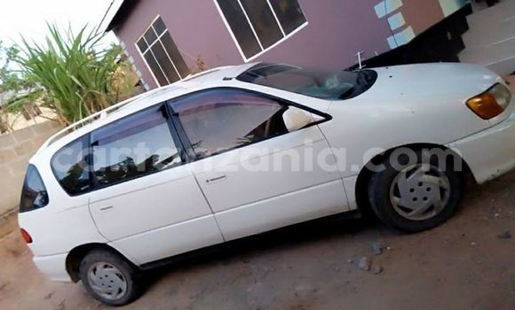 Nunua Ilio tumika Toyota Ipsum Nyeupe Gari ndani ya Dar es Salaam nchini Dar es Salaam Nunua Ilio tumika Toyota Ipsum Nyeupe Gari ndani ya Dar es Salaam nchini Dar es Salaam