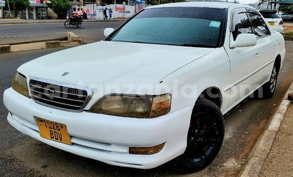 Buy Used Toyota Cresta White Car in Dodoma in Dodoma