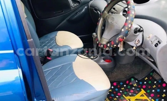 Nunua Ilio tumika Toyota Vitz Bluu Gari ndani ya Dodoma nchini Dodoma