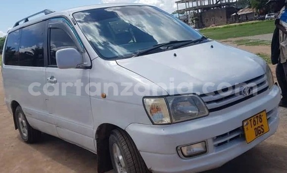 Buy Used Toyota Noah White Car in Dodoma in Dodoma