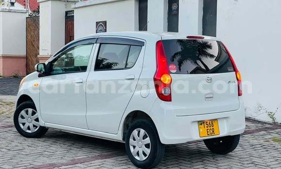 Nunua Ilio tumika Daihatsu Mira Nyeupe Gari ndani ya Dodoma nchini Dodoma